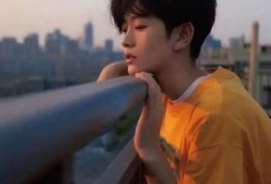 娱乐吃瓜的头像男生真人