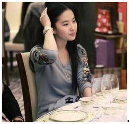 娱乐明星吃瓜日常小说,明星们的甜蜜瓜田生活